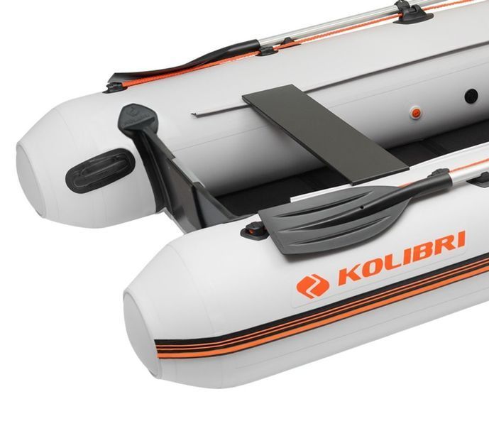 Kolibri KM-330DL (Kolibri KM-330DL) bateau pneumatique &agrave; quille motoris&eacute;e gris clair avec lattes repliables Kolibri KM-330DL light gray фото